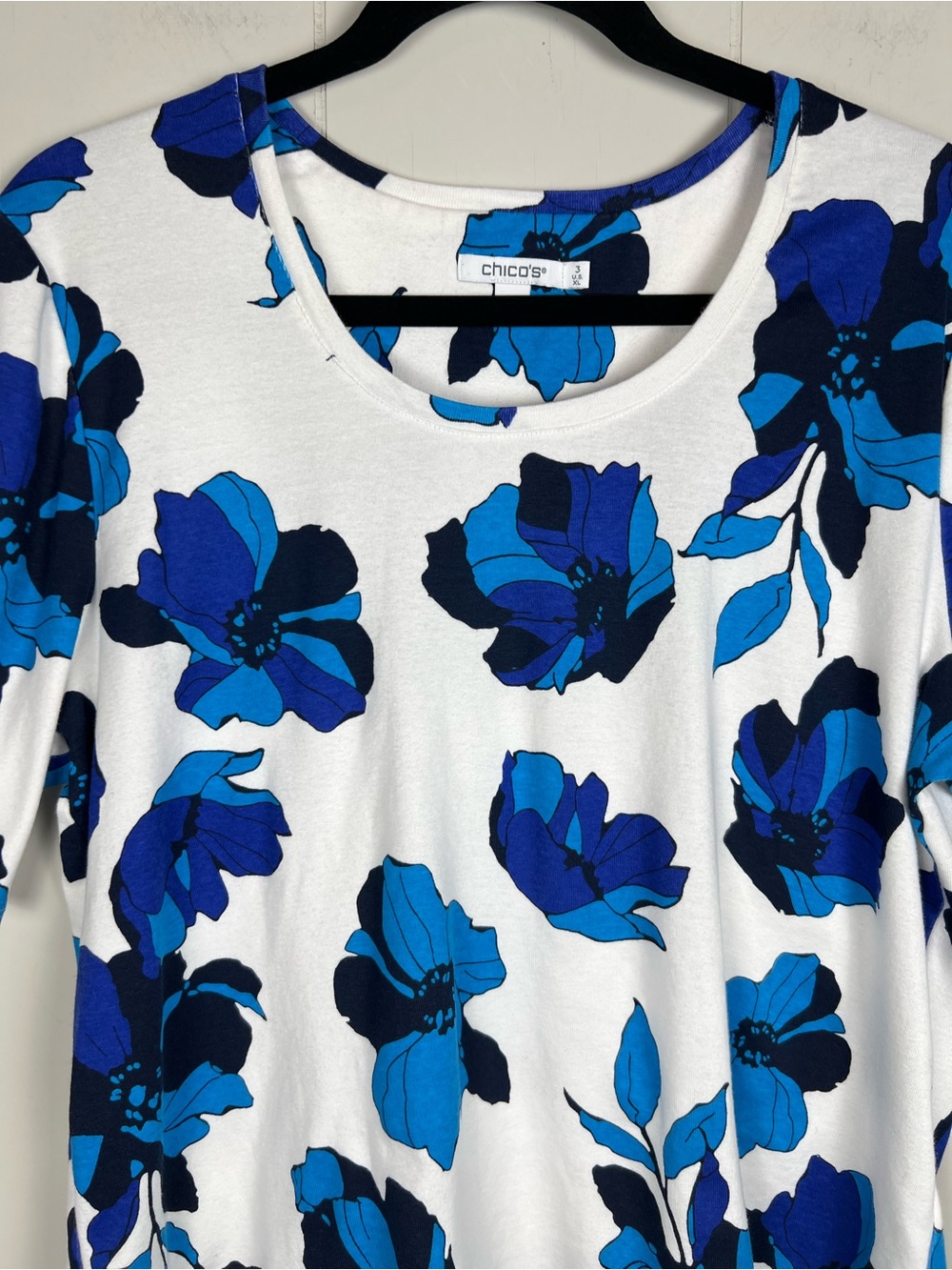 Chico's White Tee with Blue Floral Print Size 3 (XL) - Picture 2 of 10